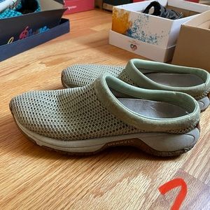 Women’s Merrill Clogs